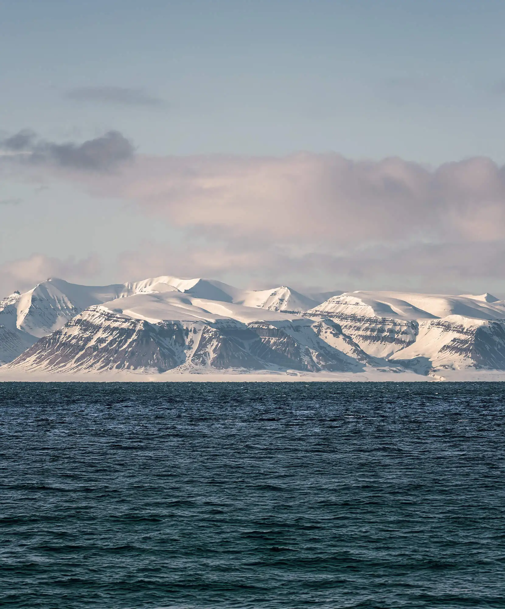Isfjorden-fiordo-tinerario-VA.webp - Pangea Viajes