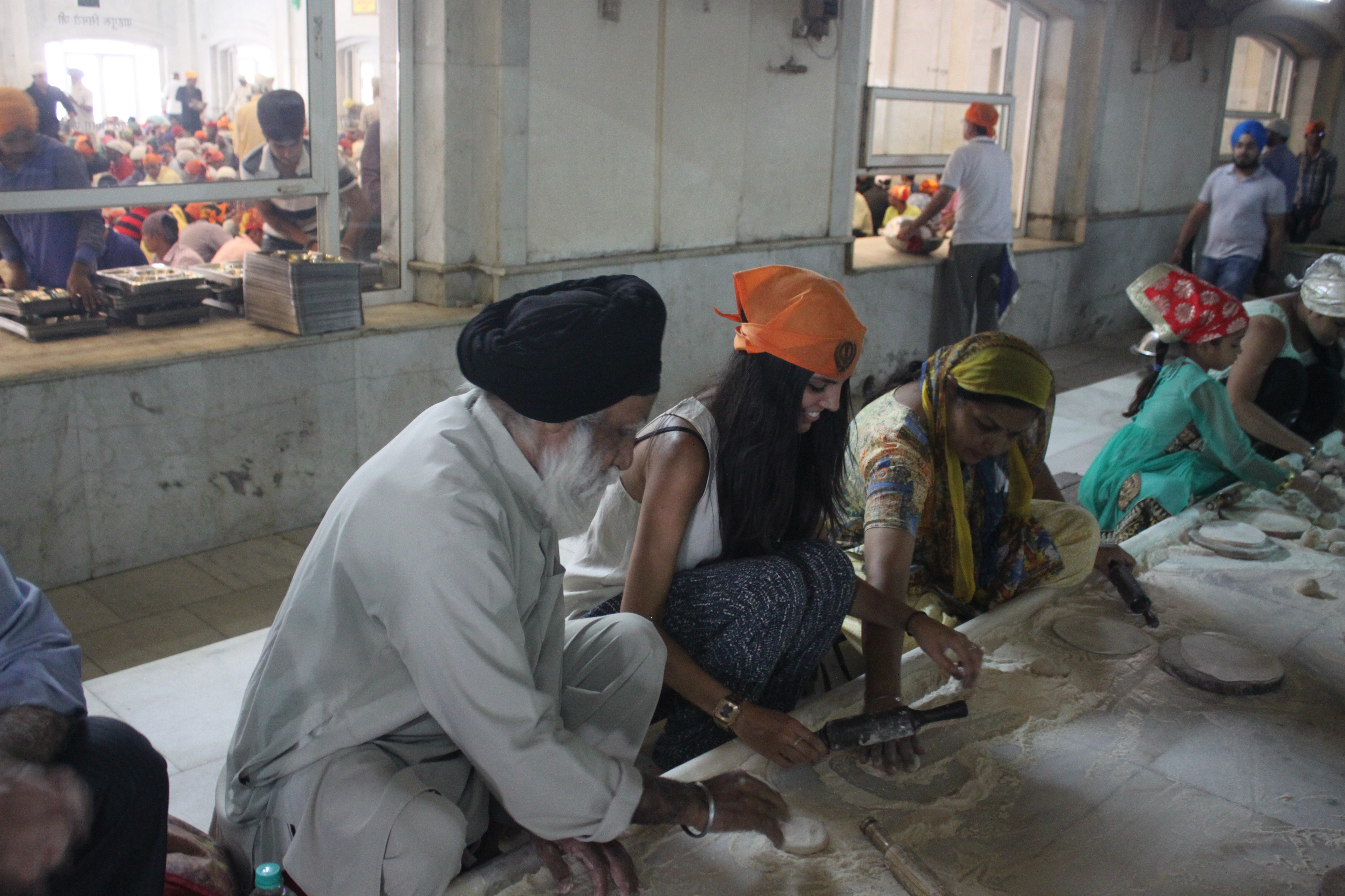 1.Entrar en la cocina del templo Sikh