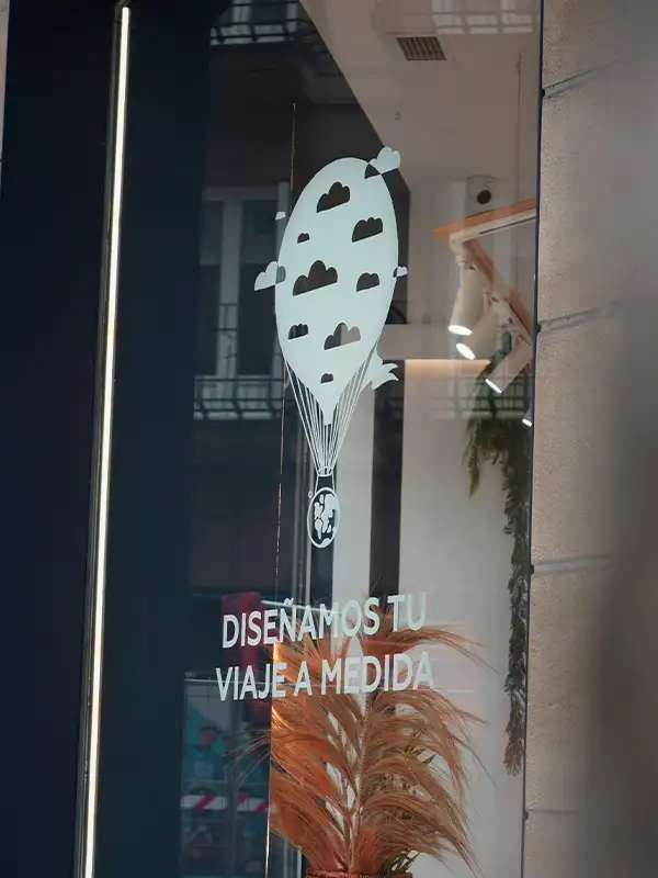 agencia-viajes-tienda-4-mosaico-vertical.webp - Pangea Viajes