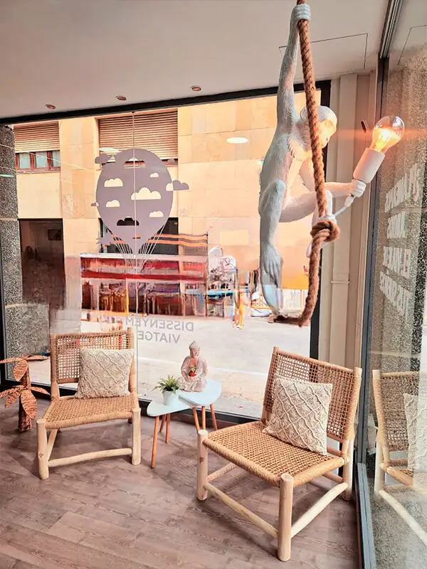 agencia-viajes-vilanova-lampara-chango.webp - Pangea Viajes