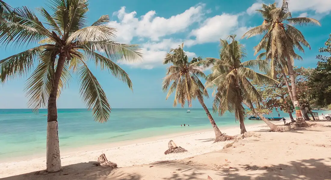 alona-beach-blog.webp - Pangea Viajes