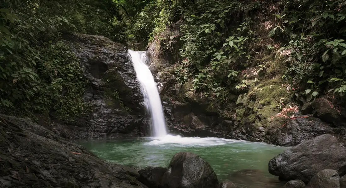 blog-cascada-verde.webp - Pangea Viajes