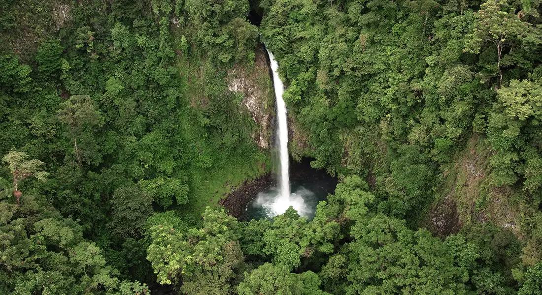 blog-catarata-la-fortuna.webp - Pangea Viajes