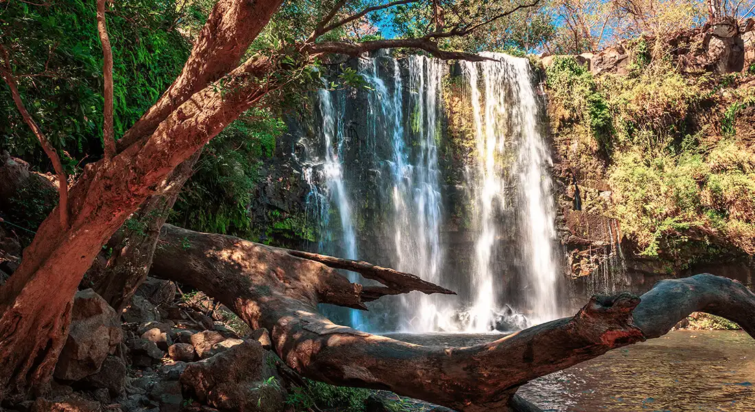 blog-catarata-llanos-de-cortes.webp - Pangea Viajes