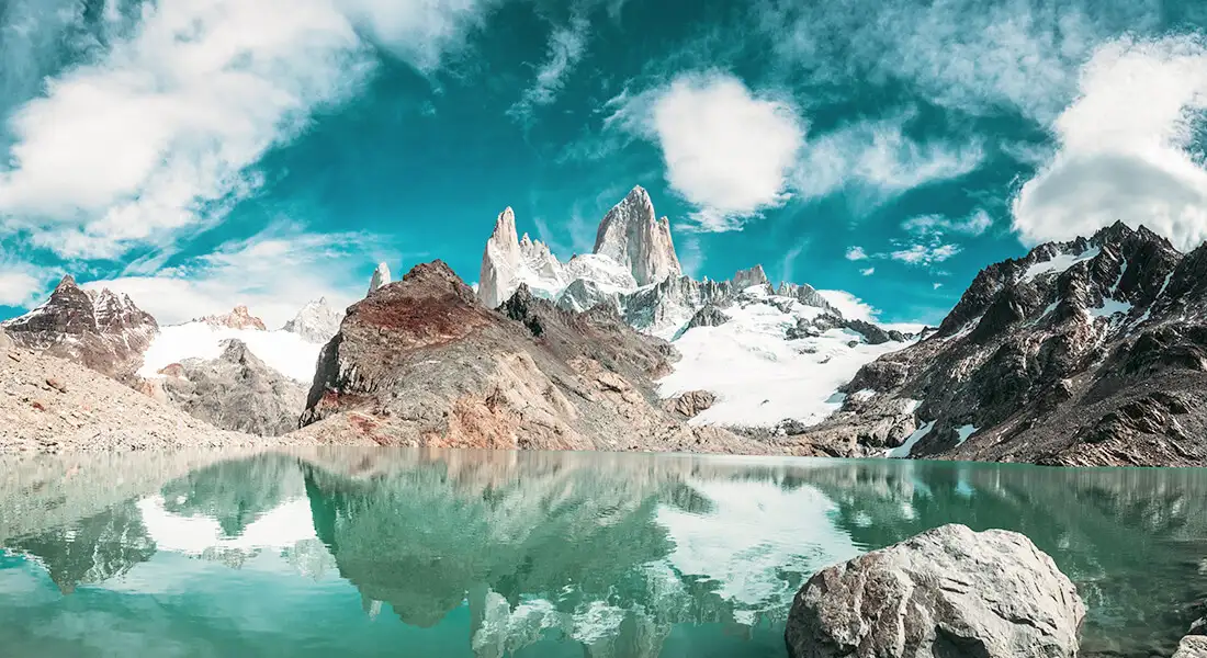 Laguna de los Tres y montañas del Fitz Roy en la Patagonia argentina
