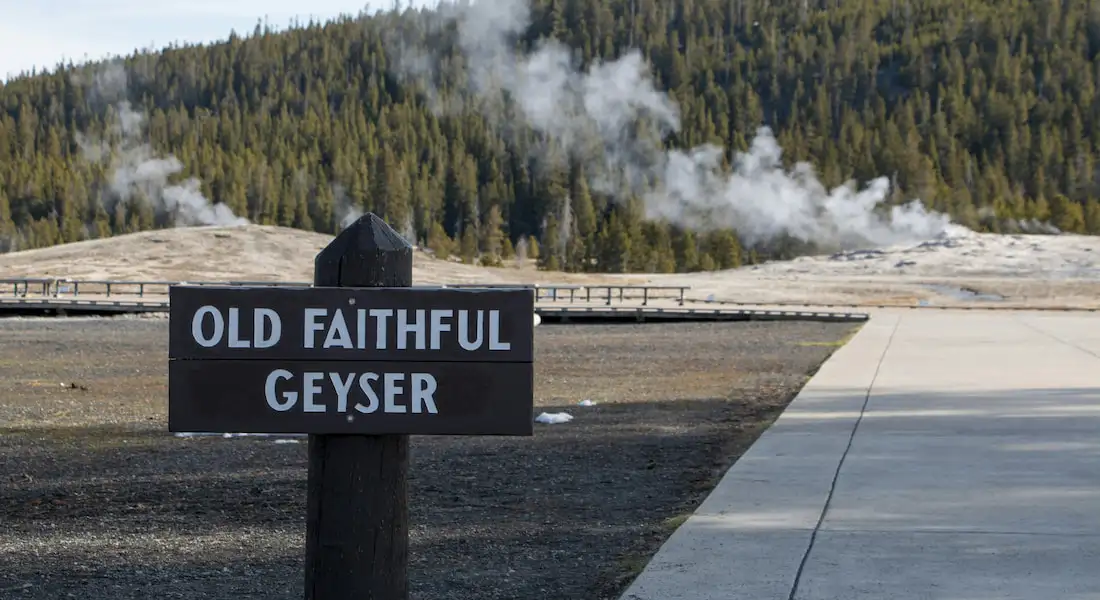 blog-old-faithful.webp - Pangea Viajes