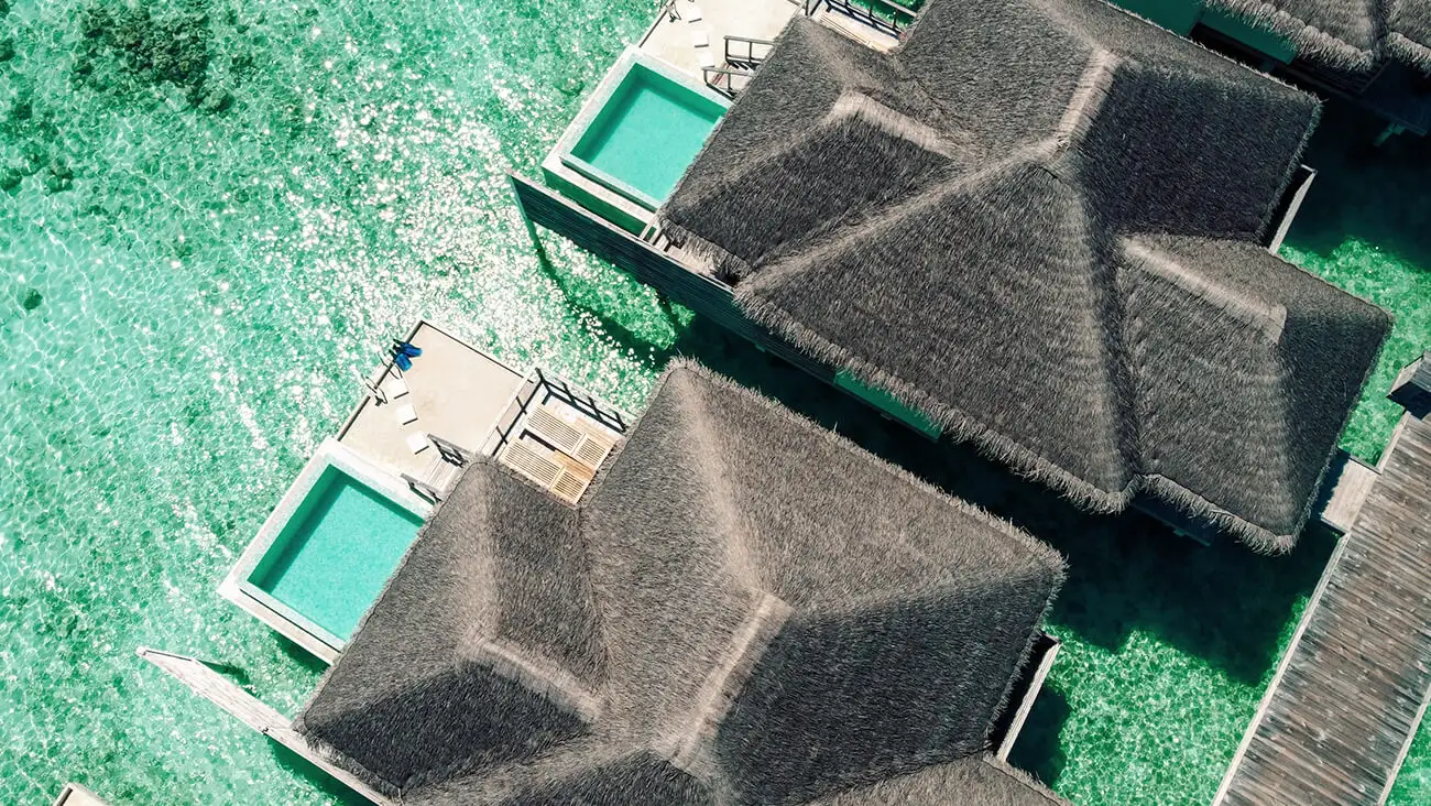 Bungalows sobre el agua: origen y los mejores destinos para vivir la experiencia