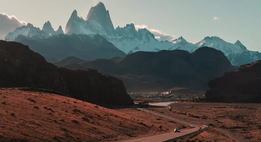 Montañas y valle de la Patagonia