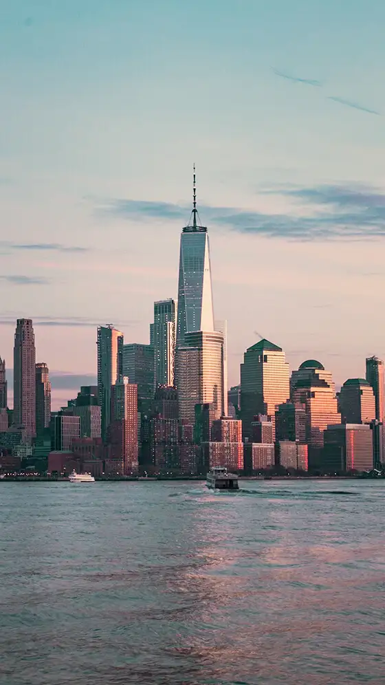 cuanto-cuesta-viajar-nueva-york-isla-edificios.webp - Pangea Viajes