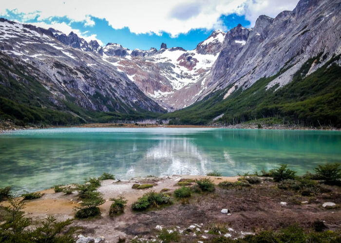 destinos-para-huir-invierno-viaje-a-argentina-ushuaia-lago-esmeralda