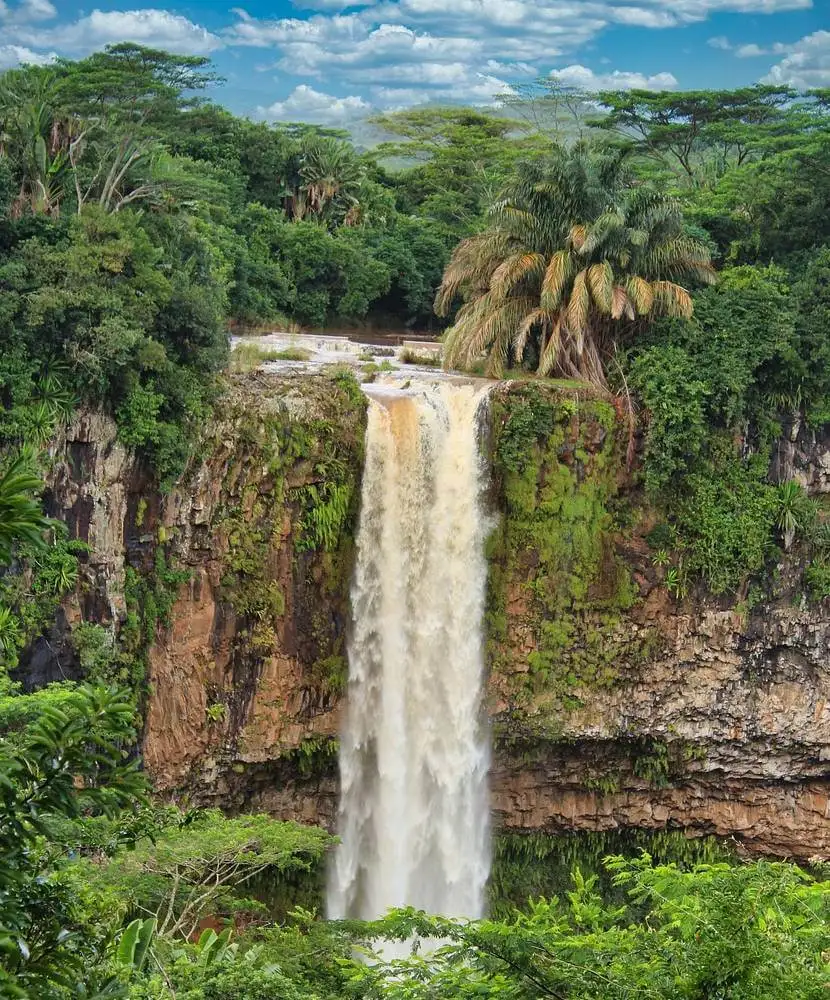 oferta-viaje-mauricio-cascada.webp - Pangea Viajes