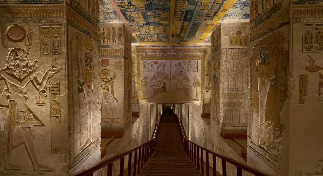 paredes-gem-el-cairo.webp - Pangea Viajes