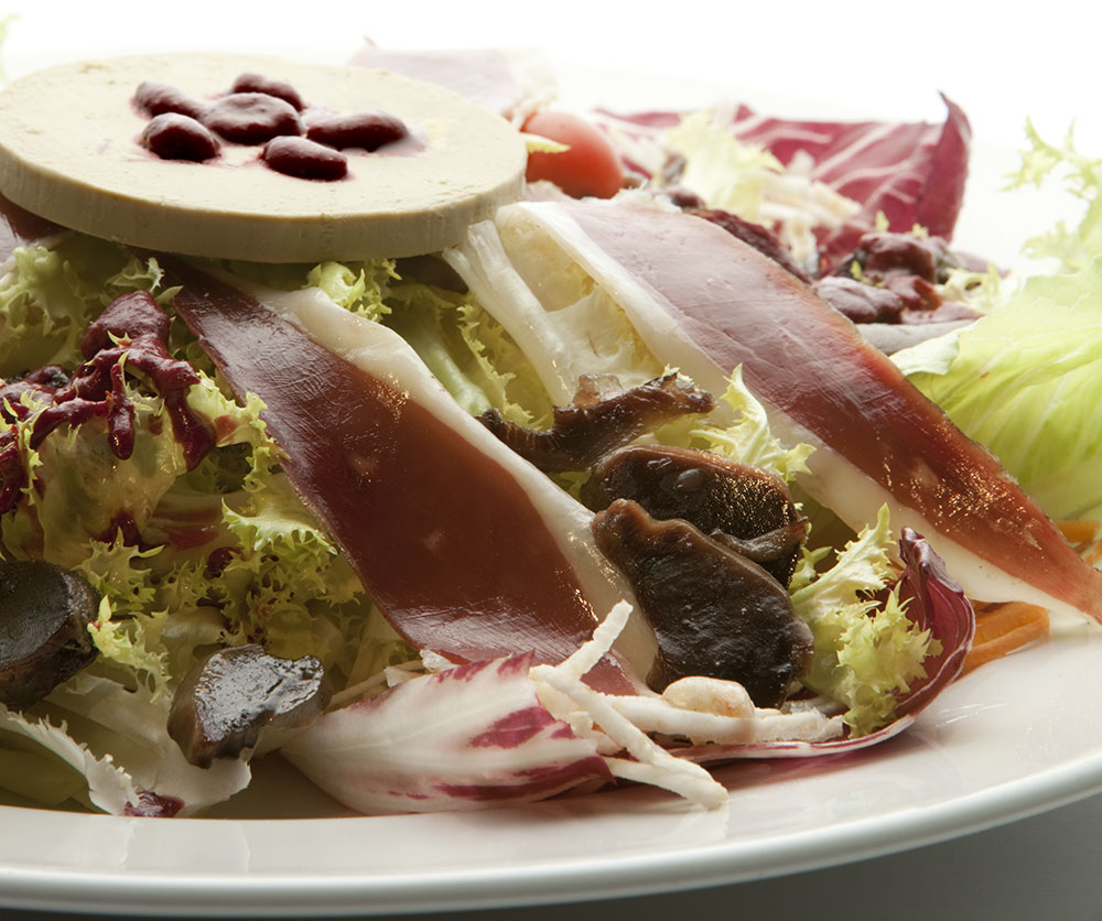 Receta viajera de Andorra: escarola con mollejas de pato confitadas y setas