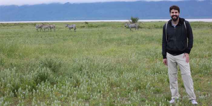 safari en tanzania rodeado de cebras en el lago manyara