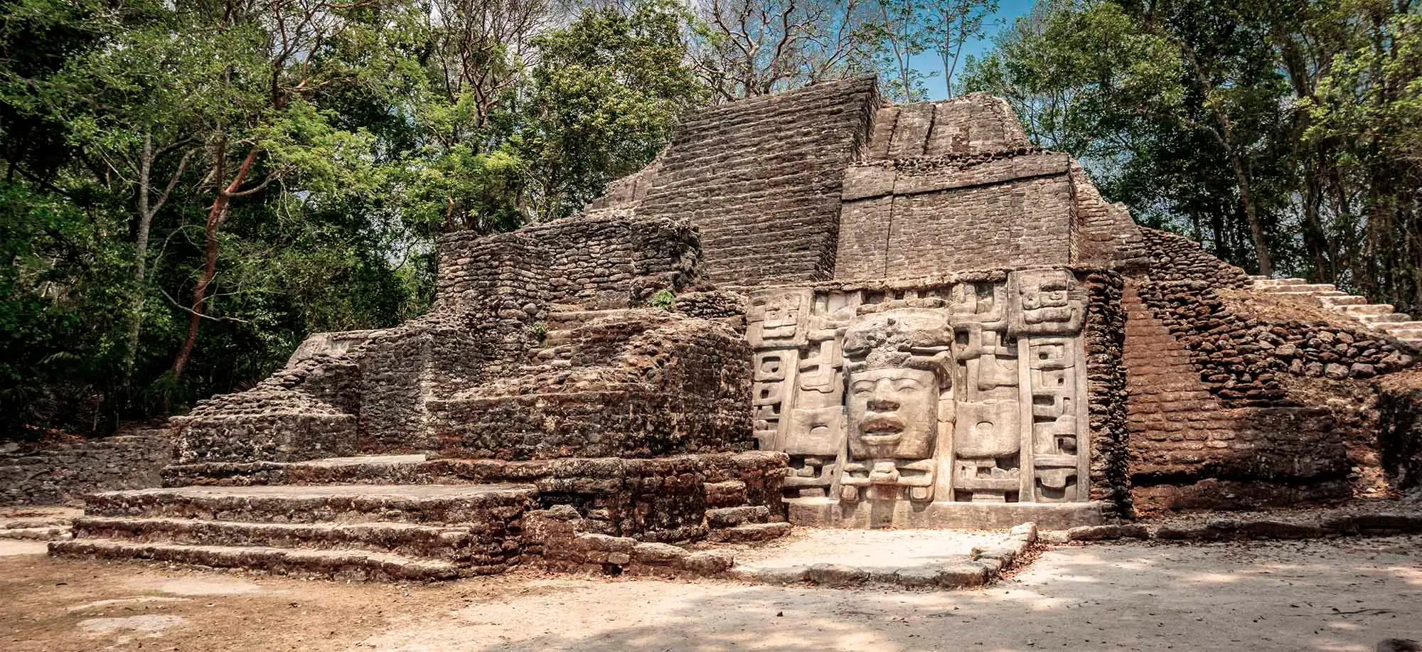 image-viajar-a-belice-lamanai-g2.webp - Pangea Viajes