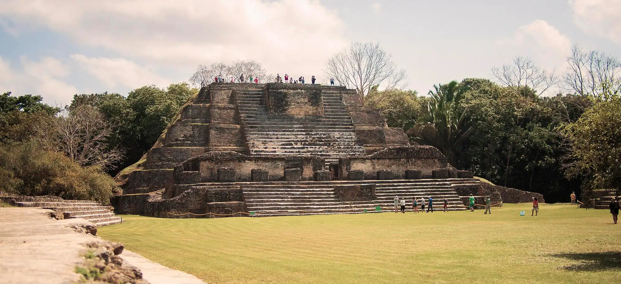 image-viajar-a-belice-xunantunich-g2.webp - Pangea Viajes