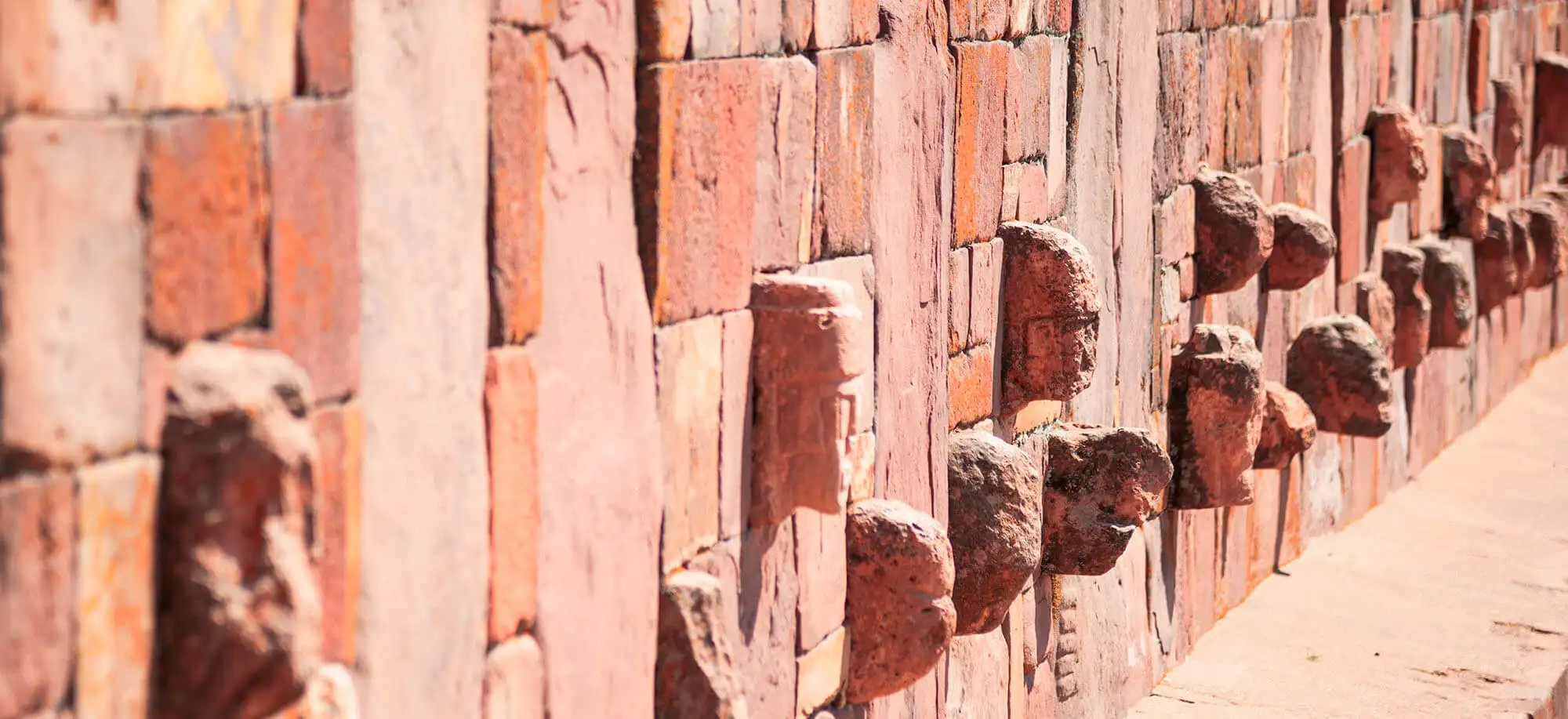 image-viajar-a-bolivia-tiahuanaku-g1.webp - Pangea Viajes