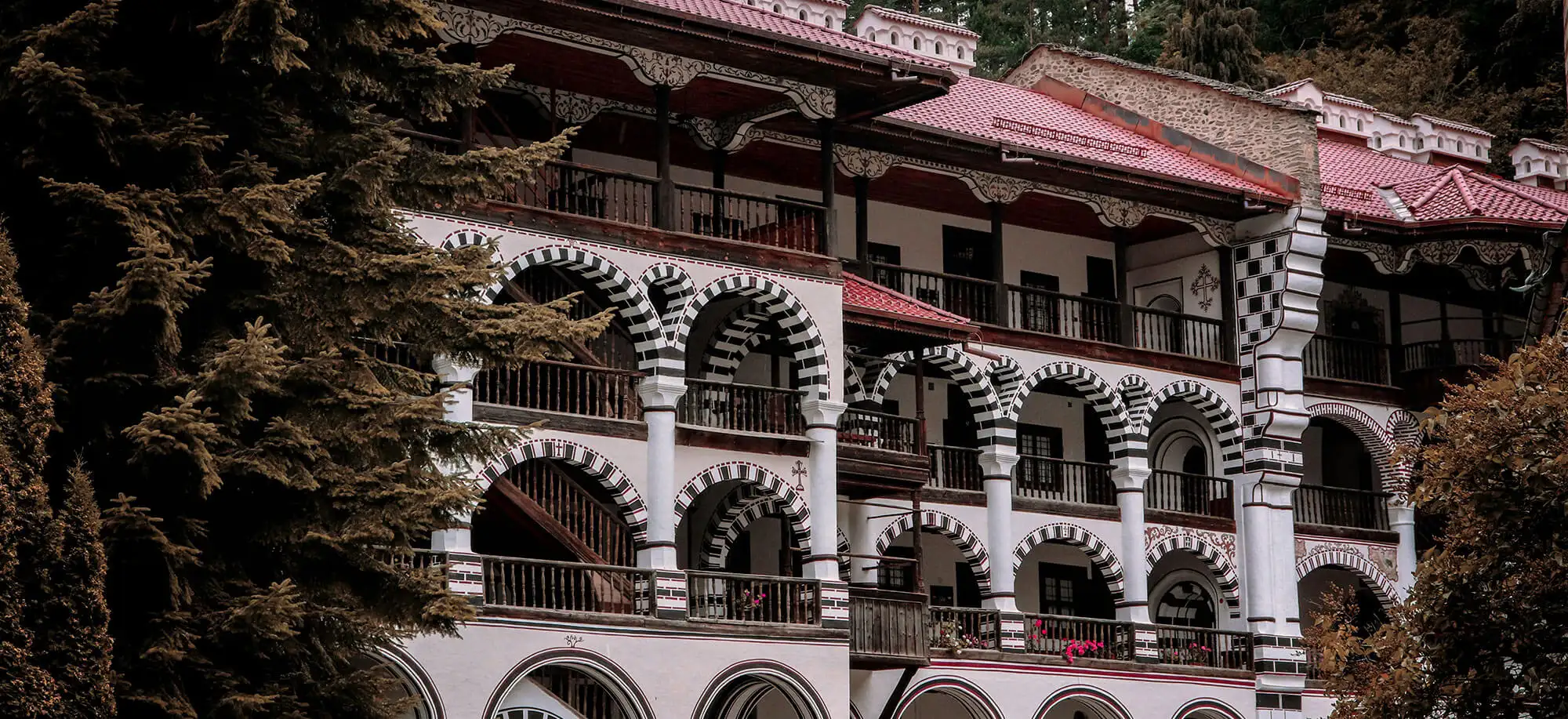 image-viajar-a-bulgaria-monasterio-de-rila-g3.webp - Pangea Viajes