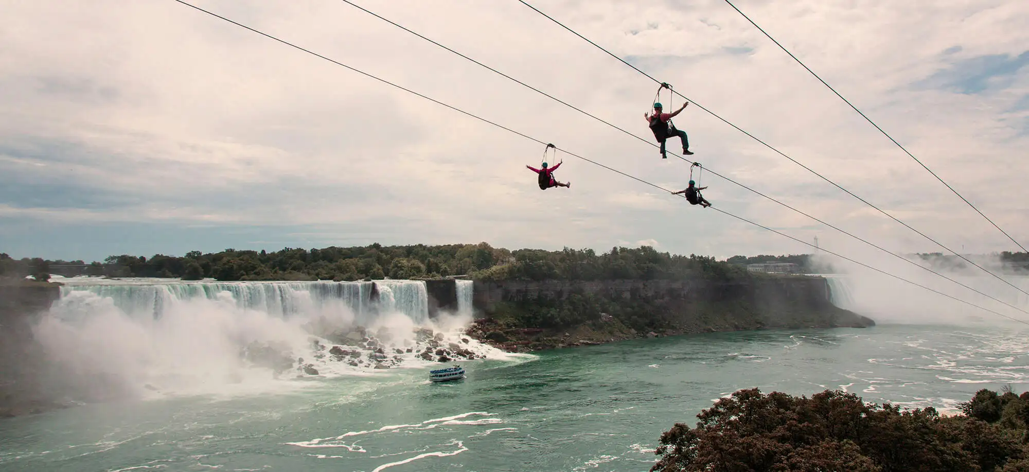 image-viajar-a-canada-cataratas-del-niagara-g2.webp - Pangea Viajes