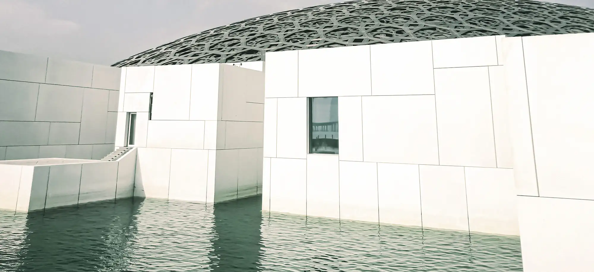 image-viajar-a-emiratos-arabes-abu-dhabi-g2.webp - Pangea Viajes