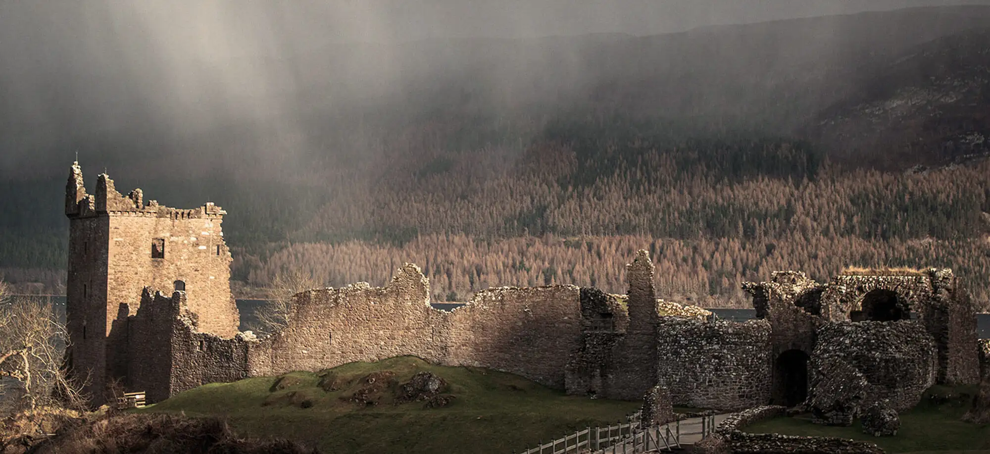 image-viajar-a-escocia-lago-ness-g-1.webp - Pangea Viajes