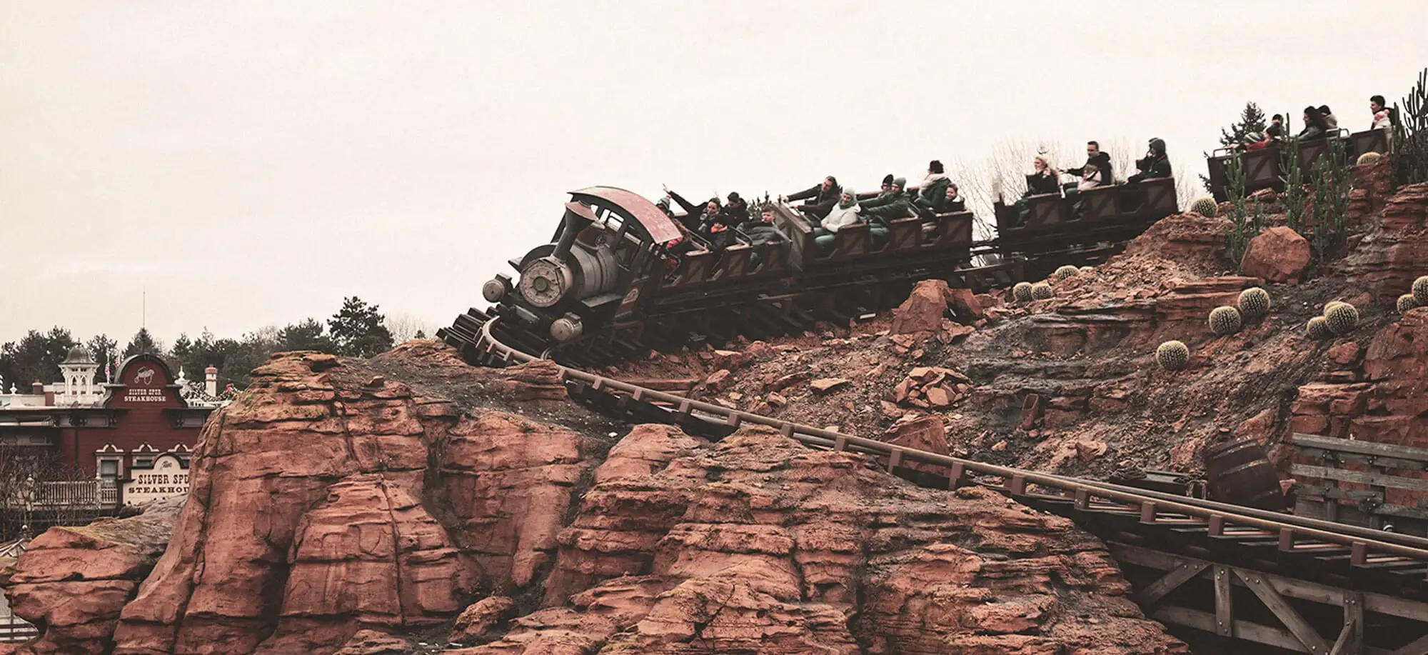 image-viajar-a-francia-disneyland-g-1.webp - Pangea Viajes