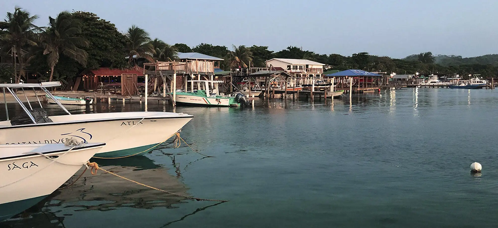 image-viajar-a-honduras-roatan-g-3.webp - Pangea Viajes