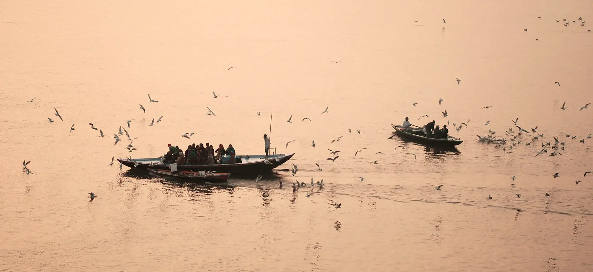 image-viajar-a-india-rio-ganges-g3.webp - Pangea Viajes