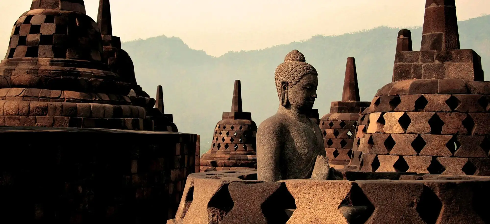 image-viajar-a-indonesia-templo-de-borobudur-g1.webp - Pangea Viajes
