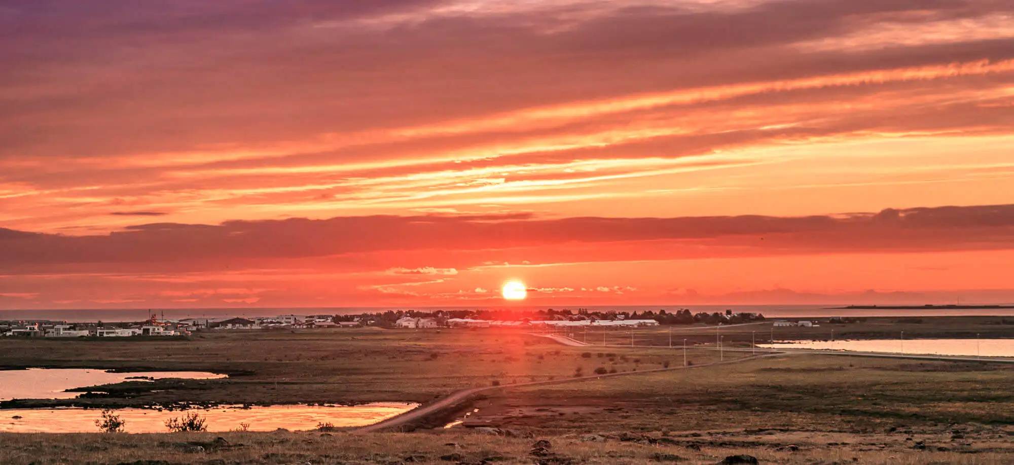 image-viajar-a-islandia-sol-de-medianoche-g1.webp - Pangea Viajes