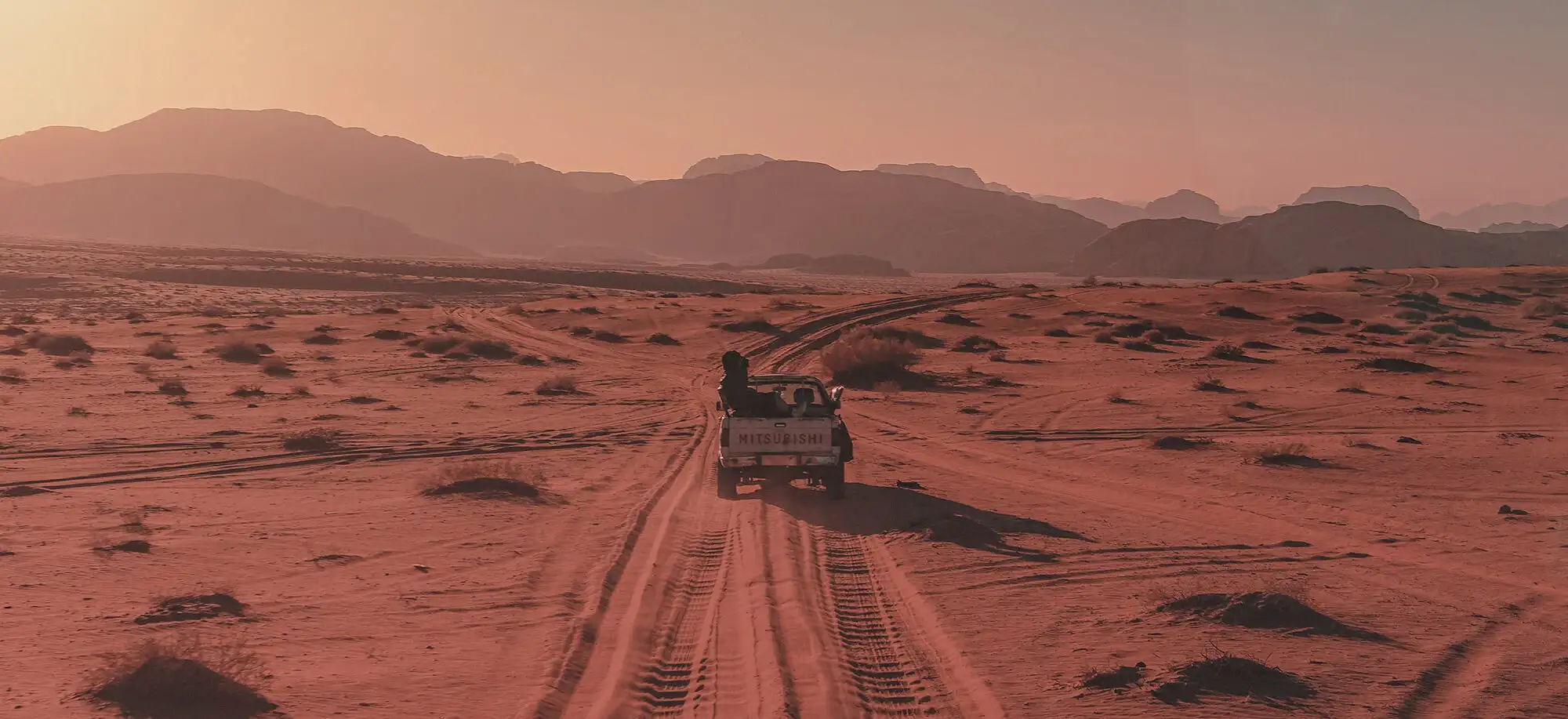 image-viajar-a-jordania-desierto-wadi-rum-g1.webp - Pangea Viajes