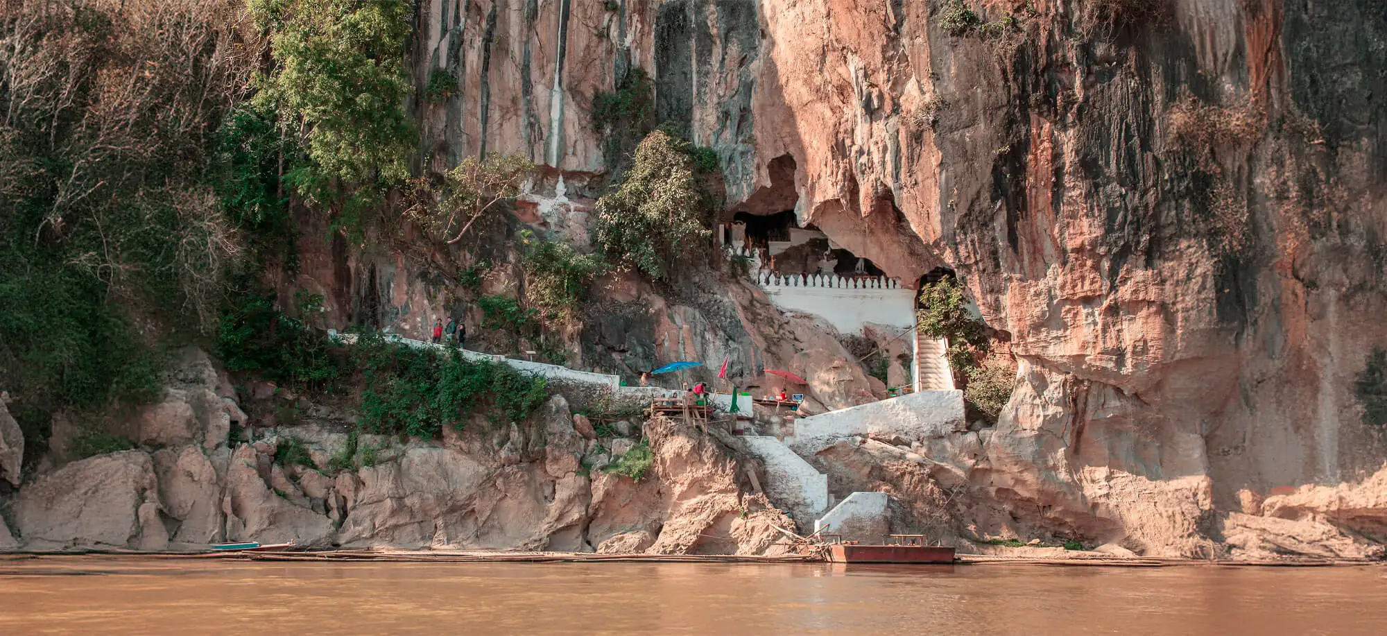 Viatges a les Coves de Pak Ou