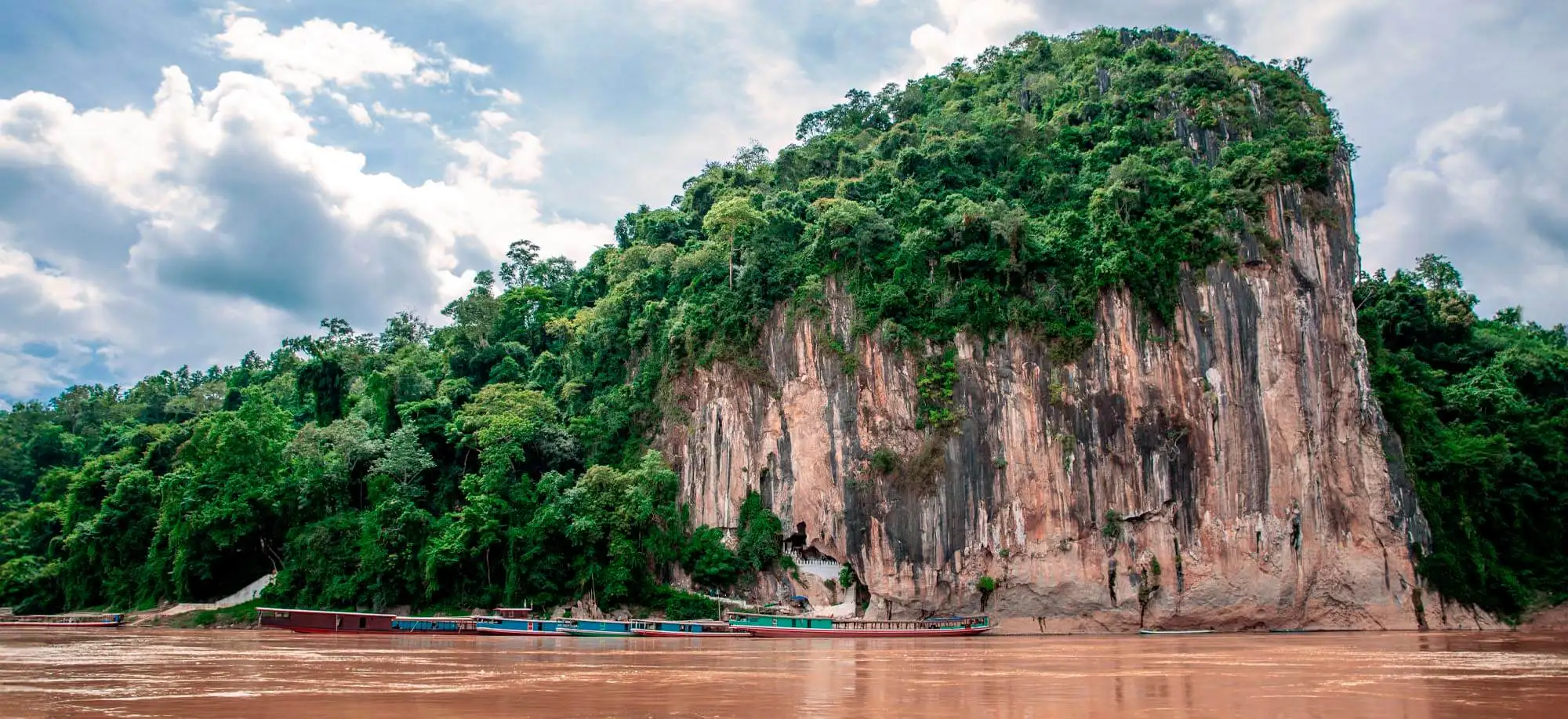 image-viajar-a-laos-cuevas-de-pak-ou-g-2.webp - Pangea Viajes