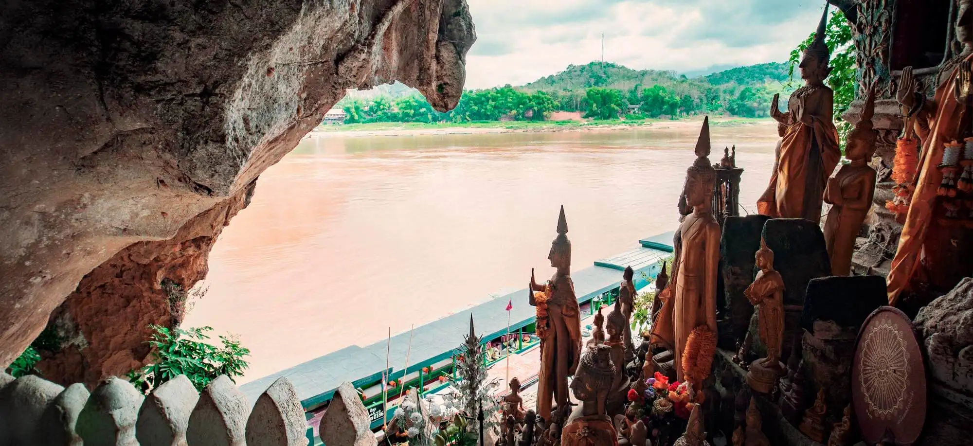 image-viajar-a-laos-cuevas-de-pak-ou-g-3.webp - Pangea Viajes