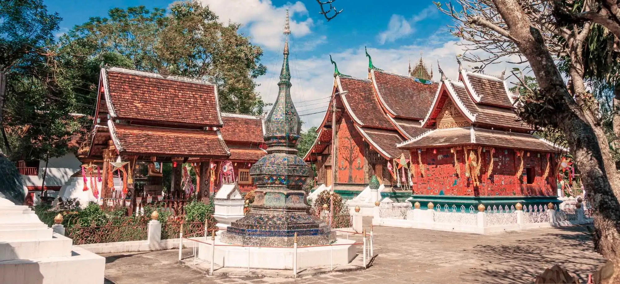 image-viajar-a-laos-templo-wat-xieng-thong-g-3.webp - Pangea Viajes