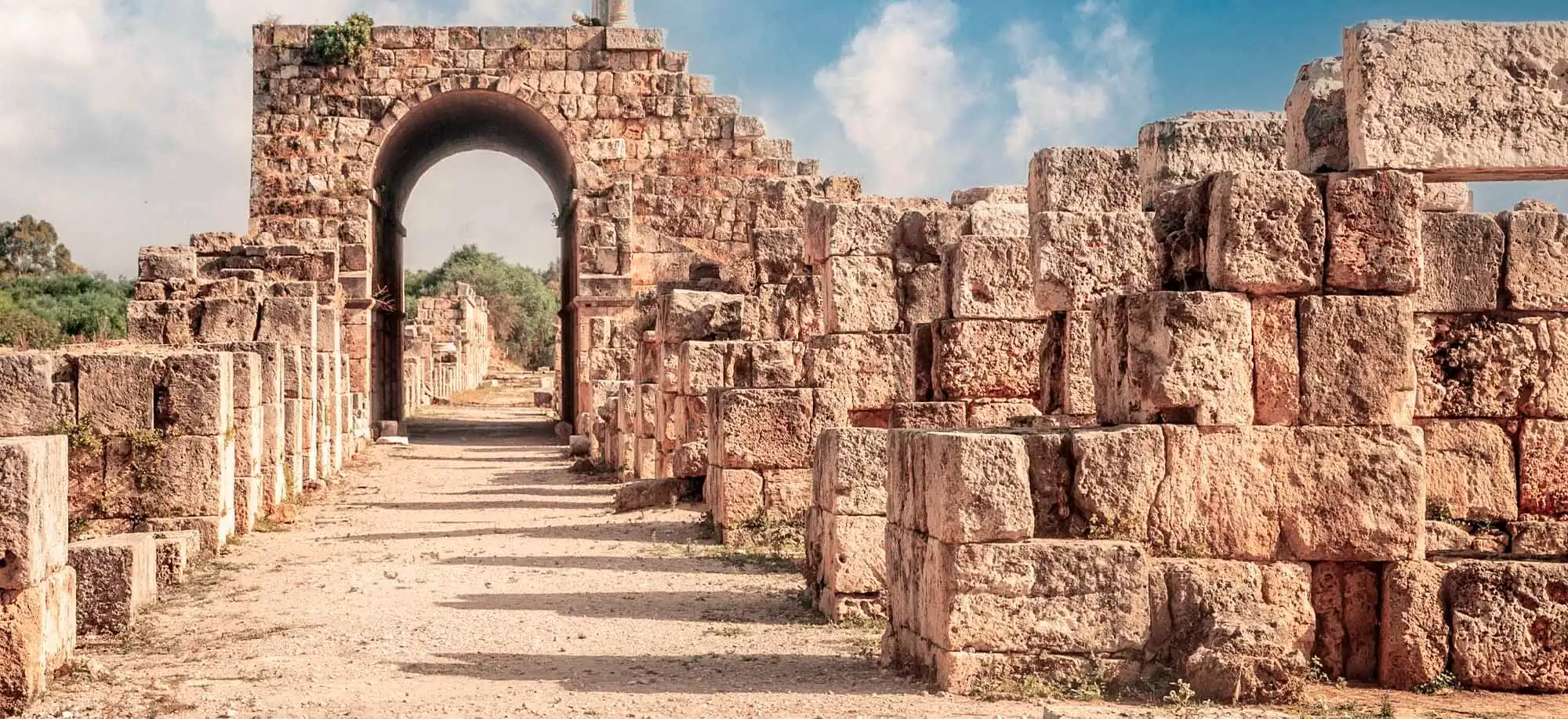 image-viajar-a-libano-ruinas-de-tiro-g-1.webp - Pangea Viajes