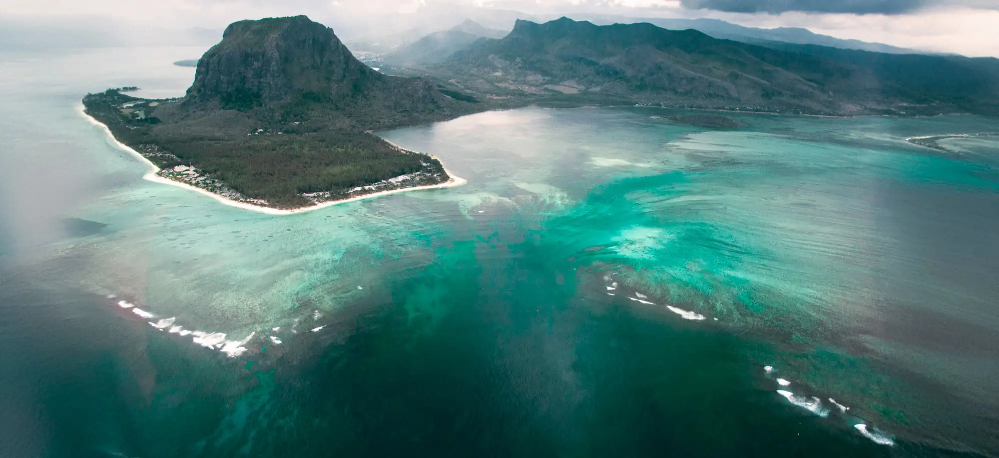 image-viajar-a-mauricio-cascada-submarinag-g-3.webp - Pangea Viajes