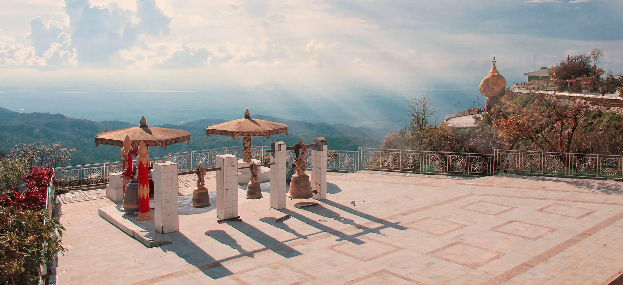 image-viajar-a-myanmar-pagoda-kyaiktiyo-g-2.webp - Pangea Viajes