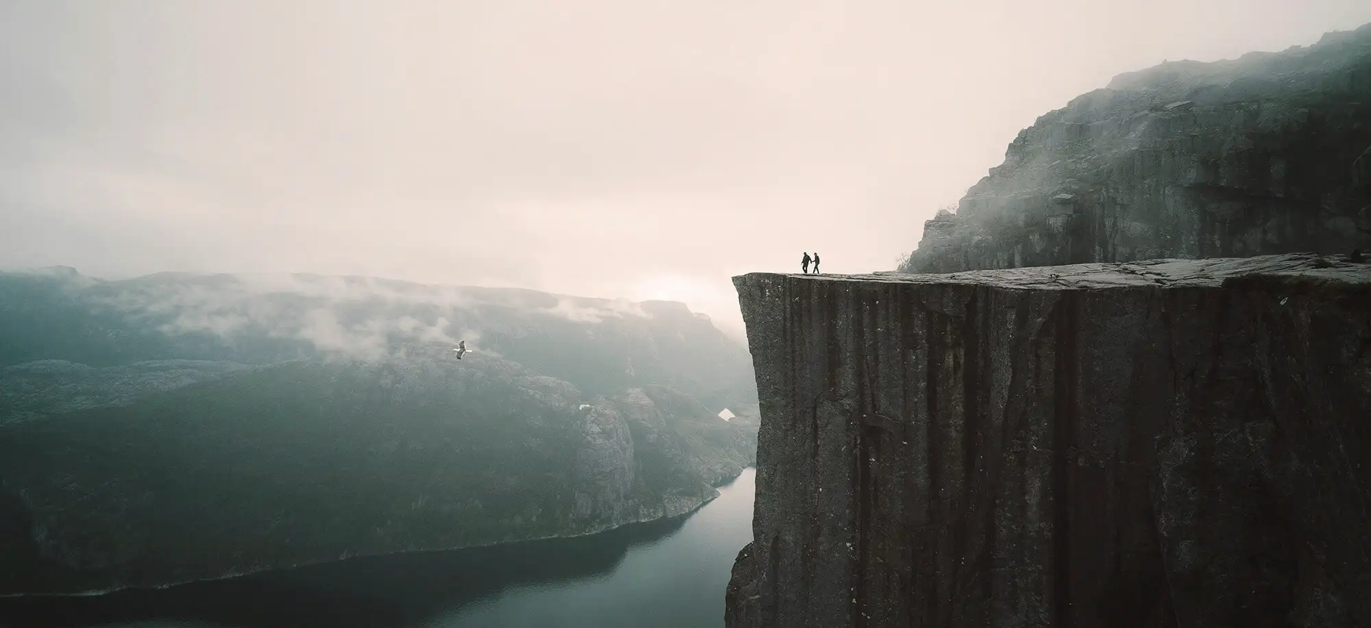 image-viajar-a-noruega-pulpito-preikestolen-g1.webp - Pangea Viajes