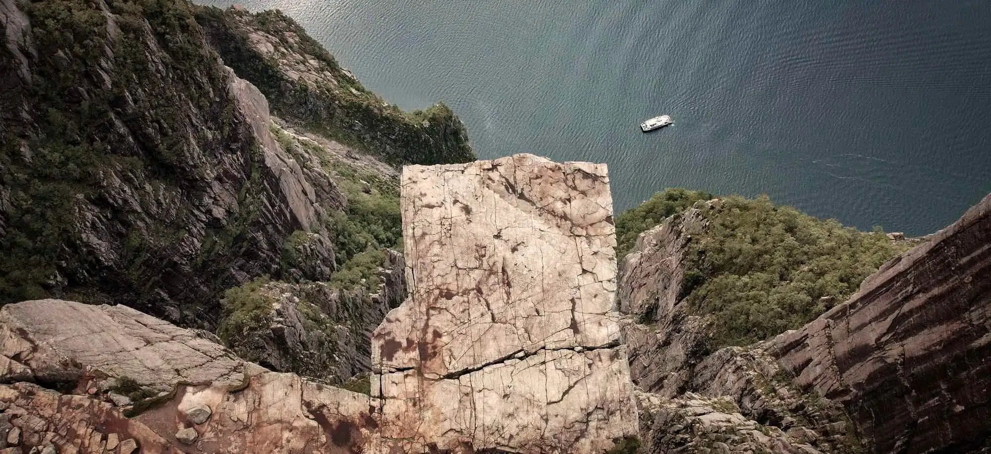 image-viajar-a-noruega-pulpito-preikestolen-g2.webp - Pangea Viajes