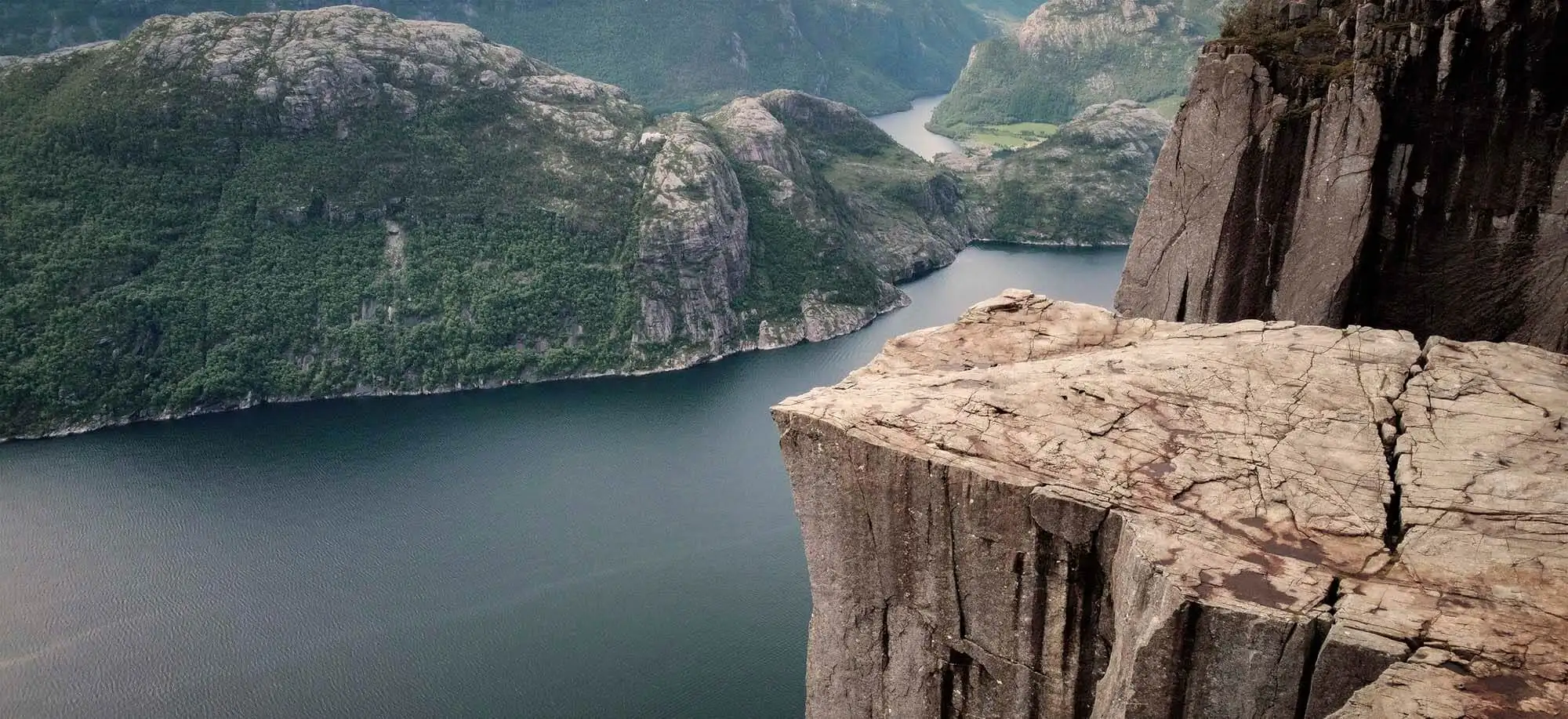 image-viajar-a-noruega-pulpito-preikestolen-g3.webp - Pangea Viajes