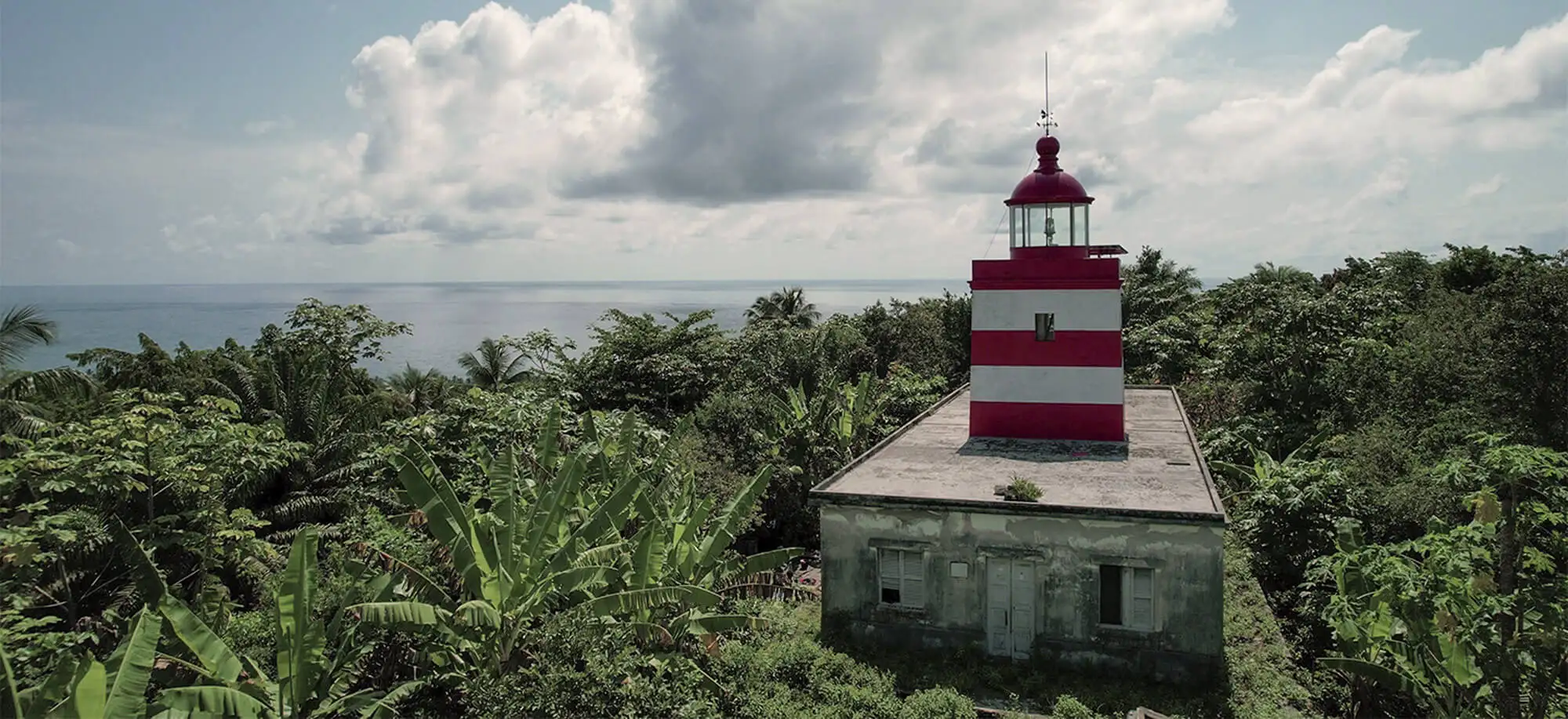 image-viajar-a-santo tome y principe-isla de rolas-g-2.webp - Pangea Viajes