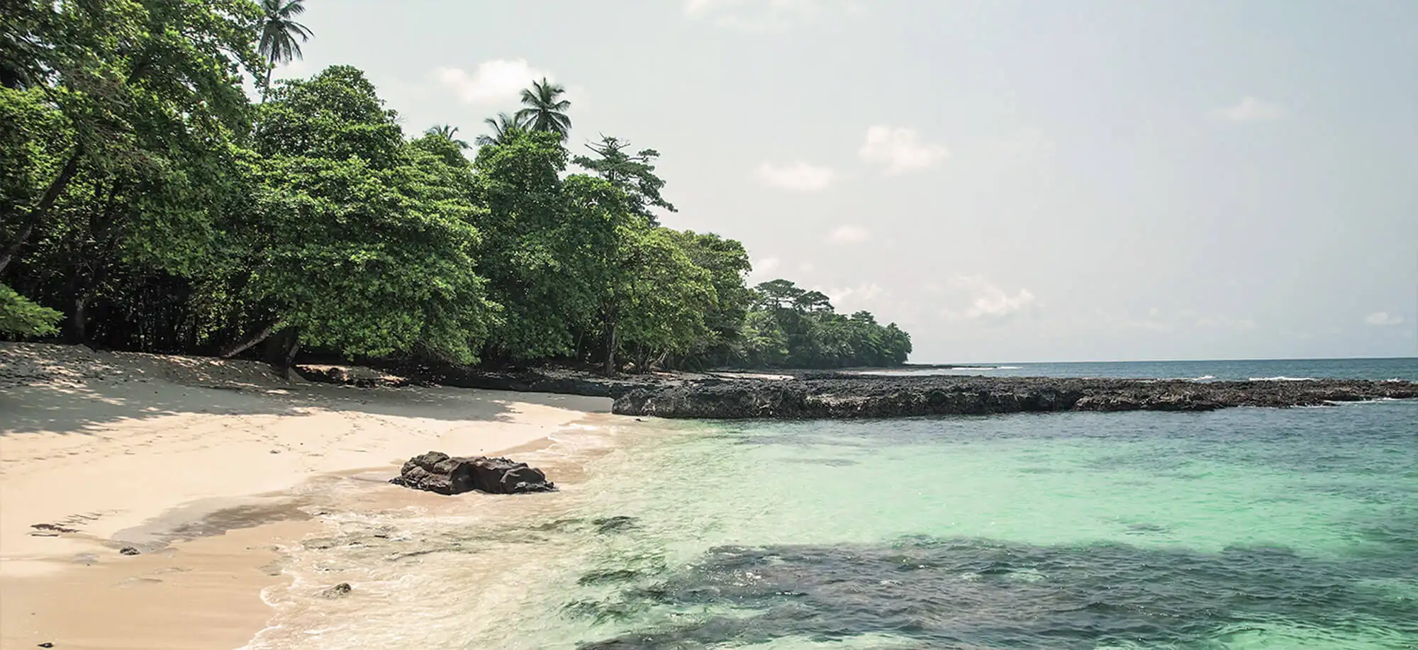 image-viajar-a-santo tome y principe-isla de rolas-g-3.webp - Pangea Viajes