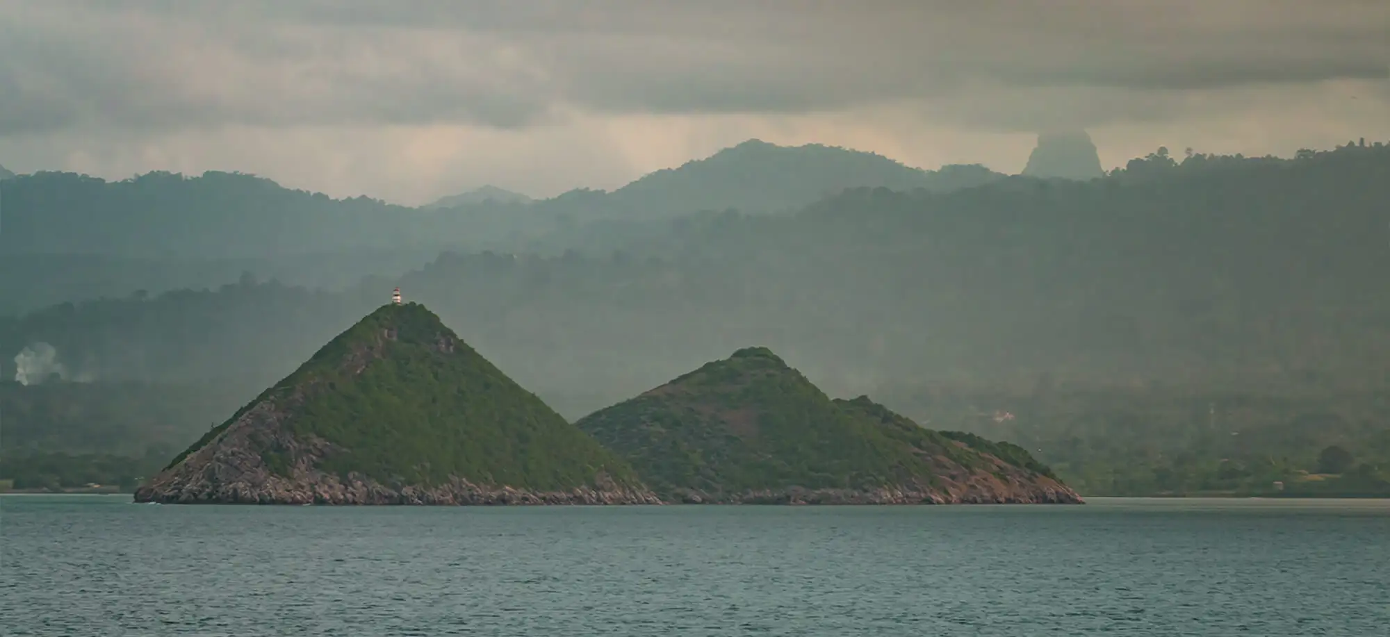 image-viajar-a-santo tome y principe-pico cao grande-g-1.webp - Pangea Viajes