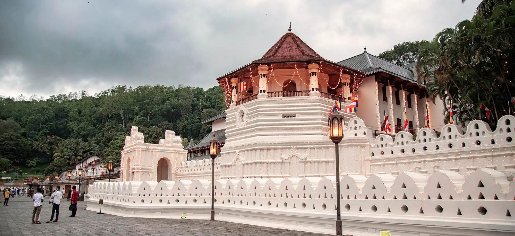 image-viajar-a-sri-lanka-kandy-lugar-sagrado-g1.webp - Pangea Viajes