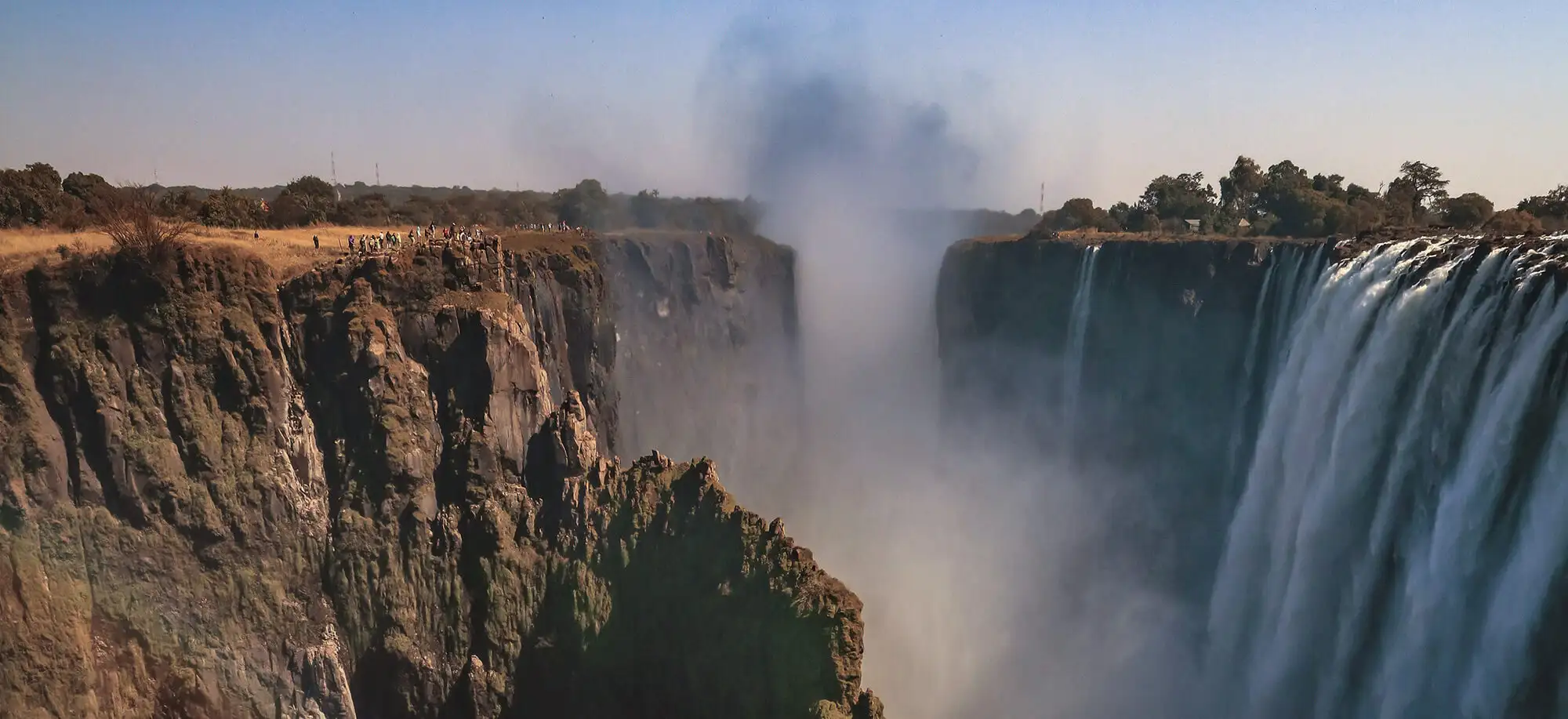 image-viajar-a-sudafrica-cataratas-victoria-g1.webp - Pangea Viajes