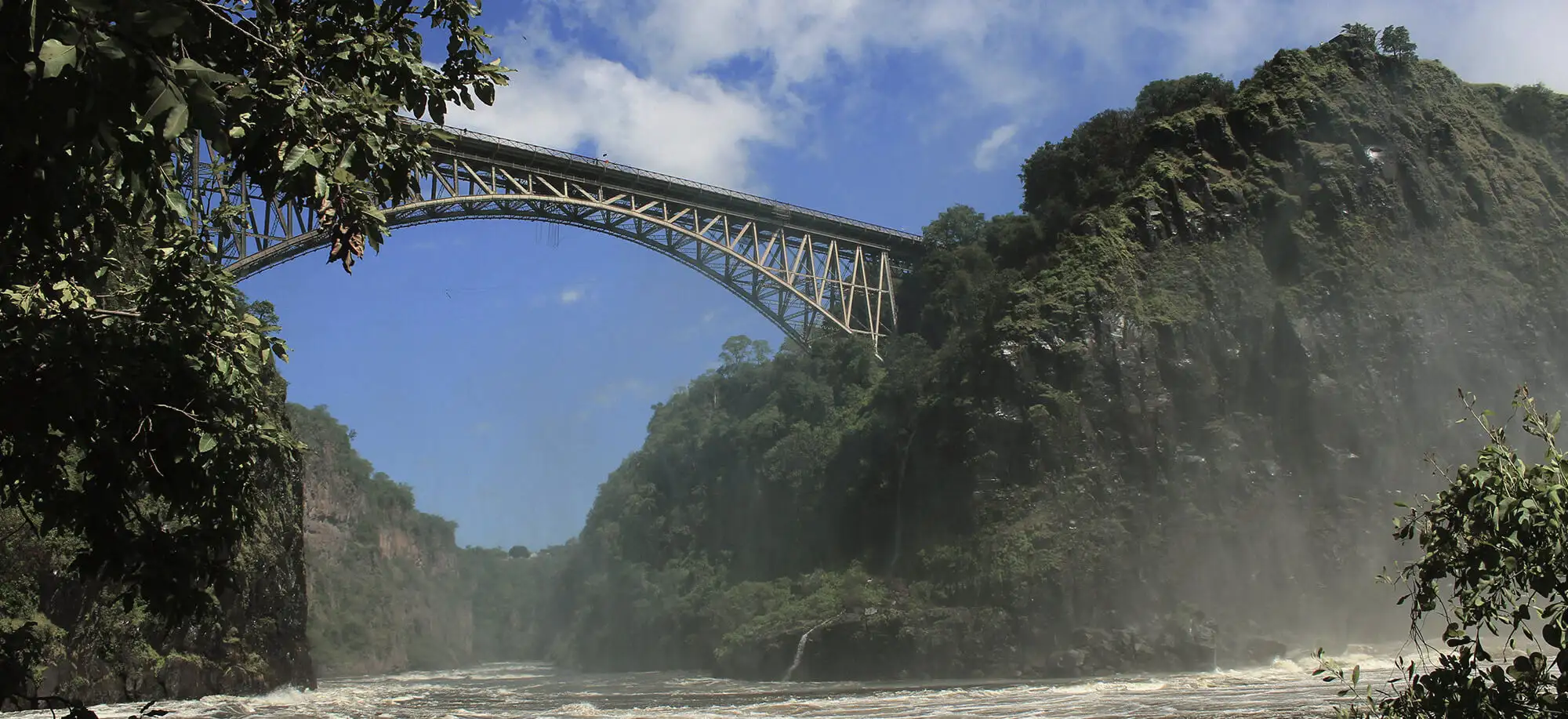 image-viajar-a-sudafrica-cataratas-victoria-g2.webp - Pangea Viajes