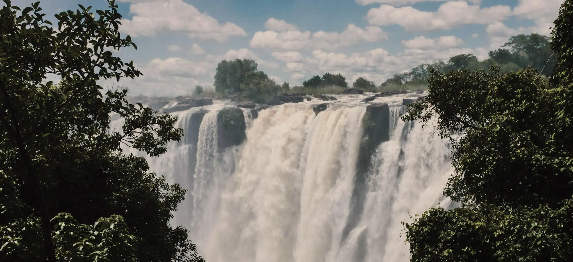 image-viajar-a-sudafrica-cataratas-victoria-g3.webp - Pangea Viajes