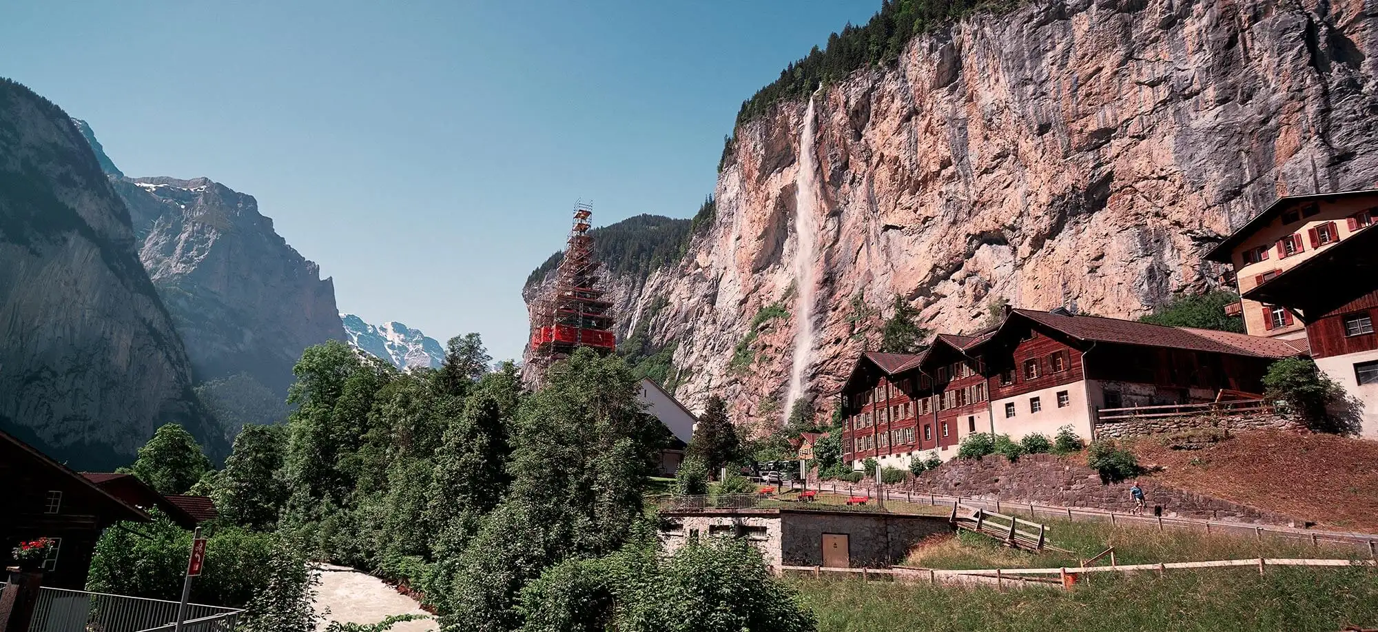 image-viajar-a-suiza-villa-de-lauterbrunnen-g2.webp - Pangea Viajes