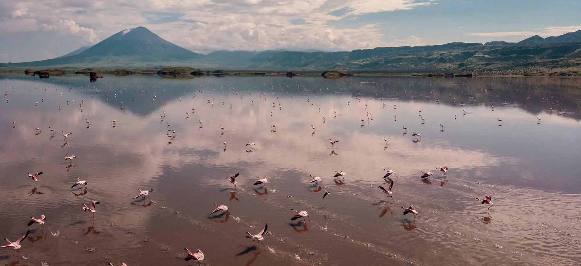 image-viajar-a-tanzania-lago-natron-g1.webp - Pangea Viajes